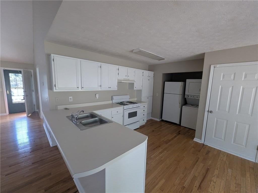 1995 Holly Cove Rd - Photo 2 of 16