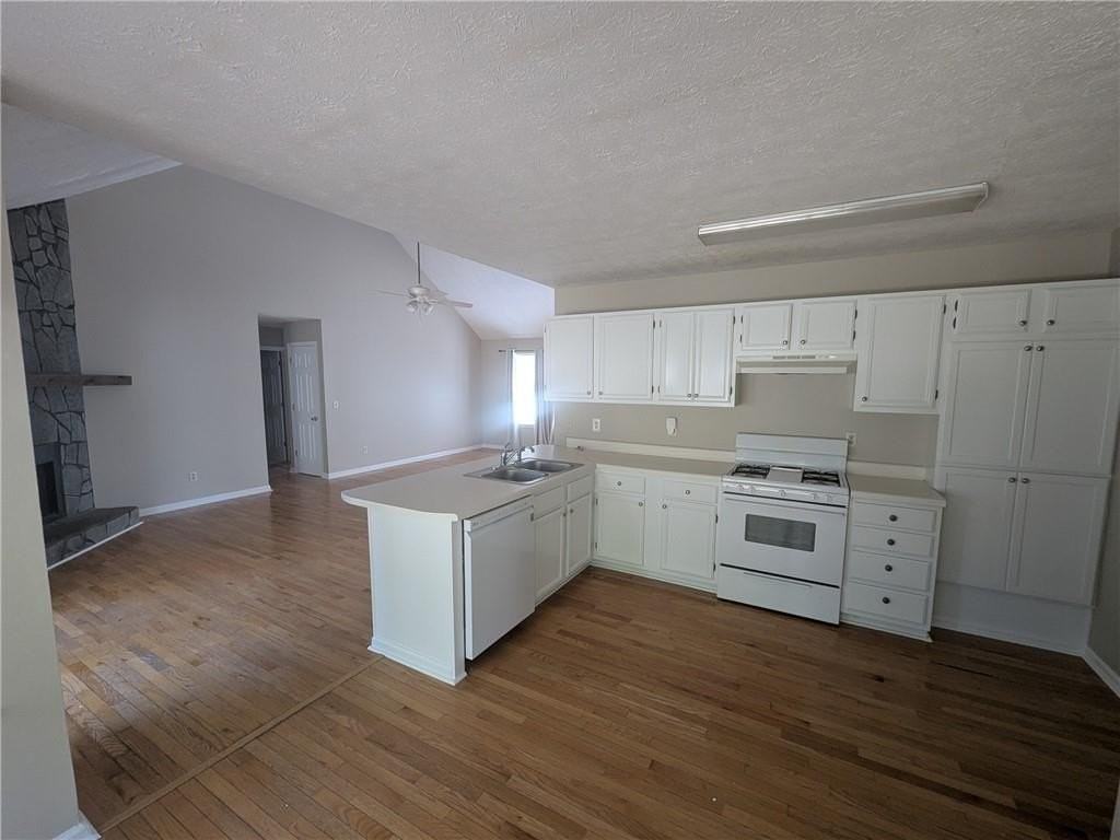 1995 Holly Cove Rd - Photo 3 of 16