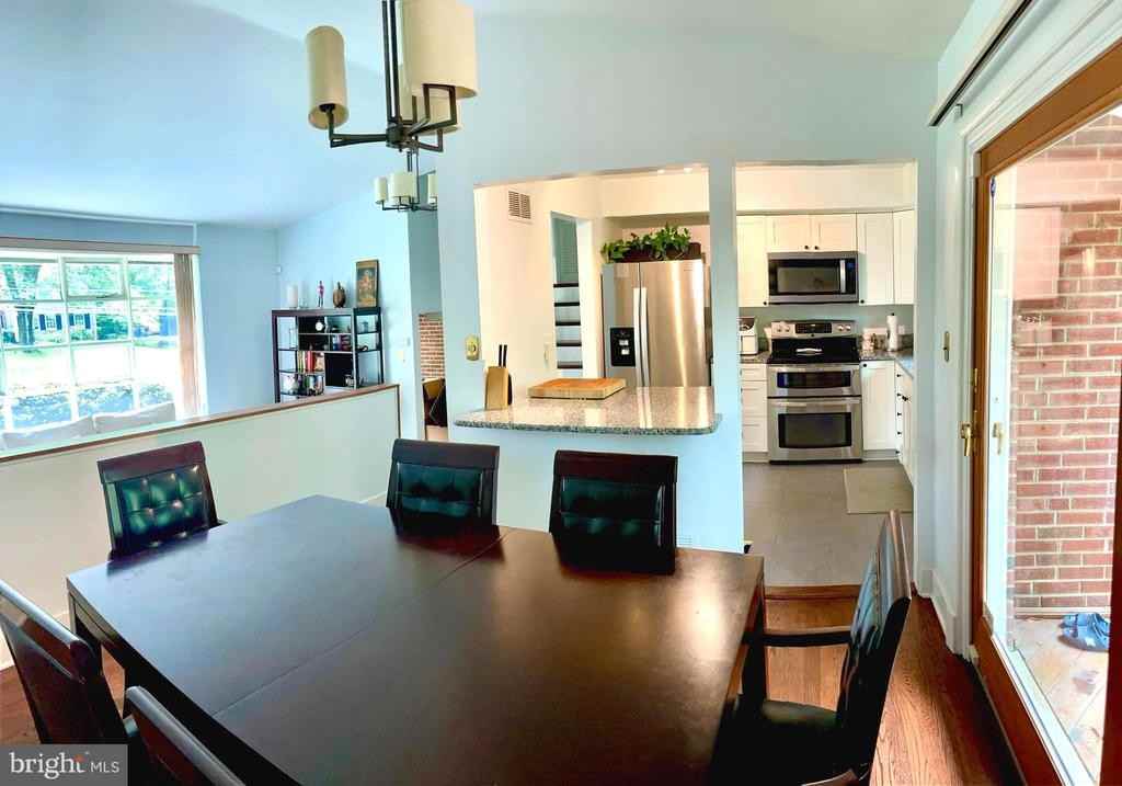 9808 Forest Grove Dr - Photo 5 of 14