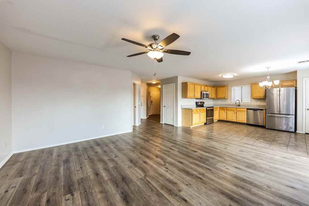 13023 W Lawrence Rd - Photo 6 of 17