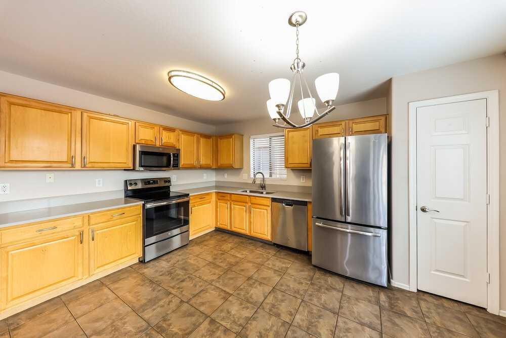 13023 W Lawrence Rd - Photo 7 of 17