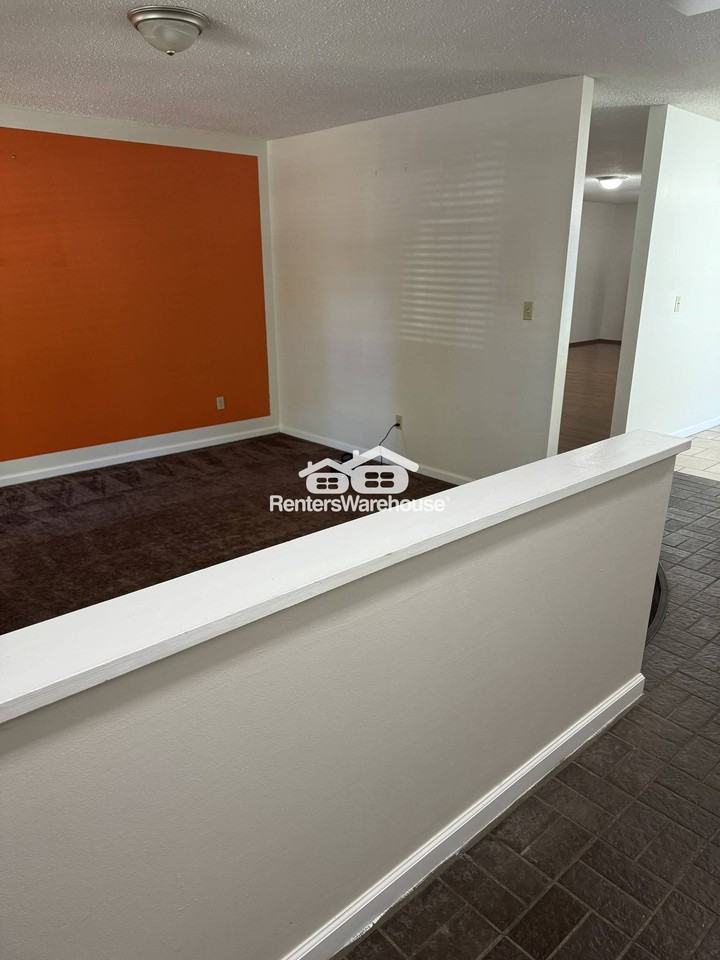 2009 Grinnell Ter - Photo 2 of 21