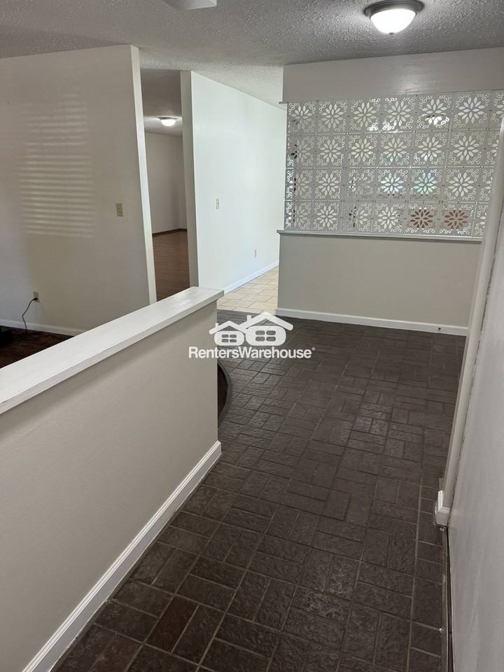 2009 Grinnell Ter - Photo 3 of 21