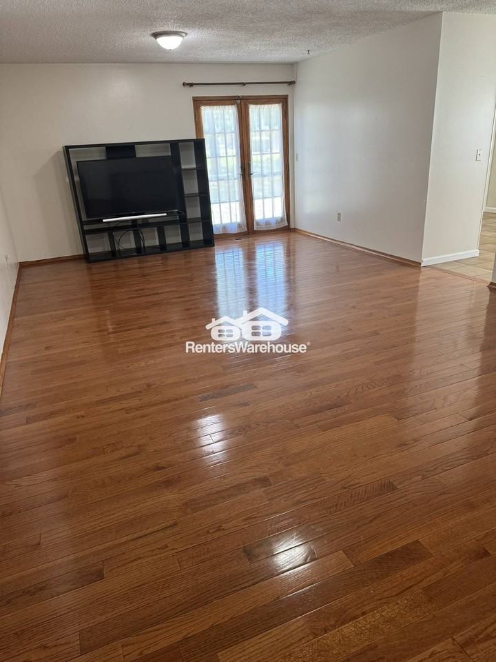 2009 Grinnell Ter - Photo 4 of 21