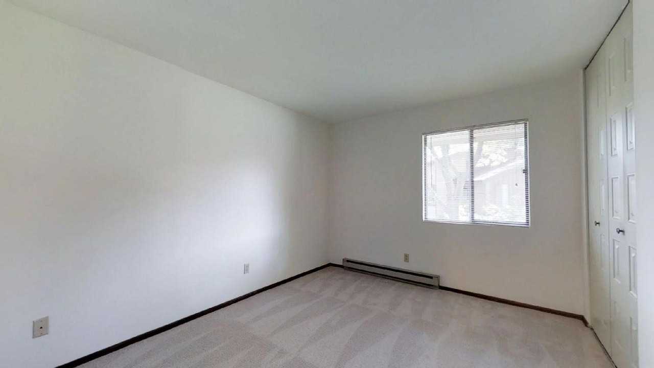 N76W14621 Market Dr - Photo 7 of 11