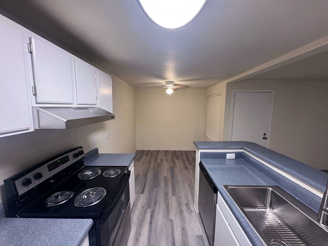 Wellington Place Apartments - Photo 6 of 47