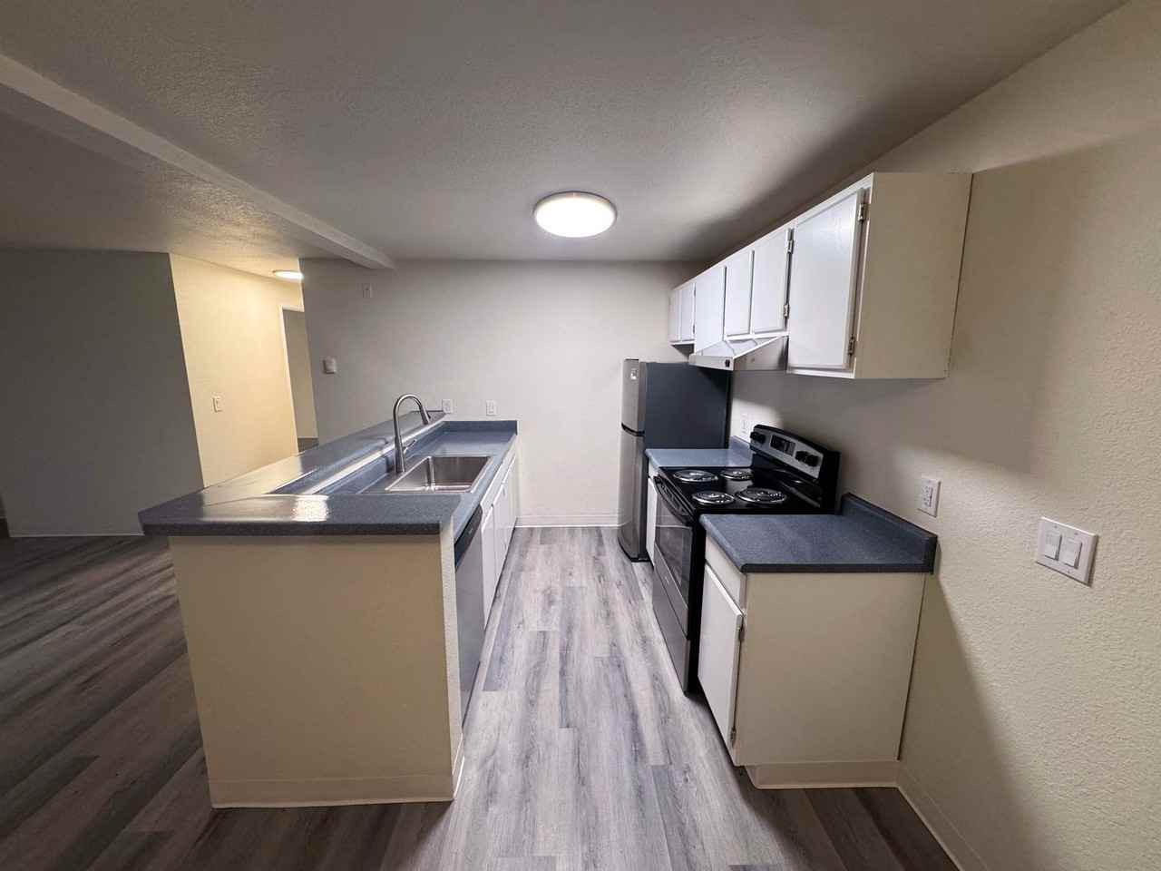 Wellington Place Apartments - Photo 7 of 47