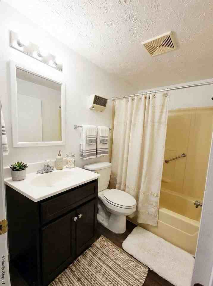 ROYAL OAKS APARTMENTS - Photo 5 of 7