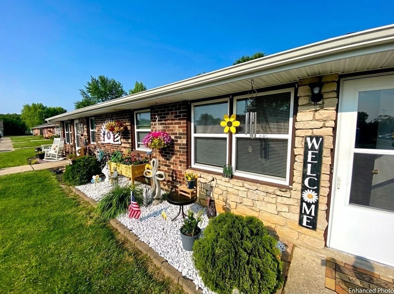 ROYAL OAKS APARTMENTS - Photo 7 of 7