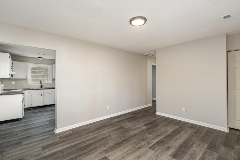 11134 Pine Hill Rd - Photo 4 of 19