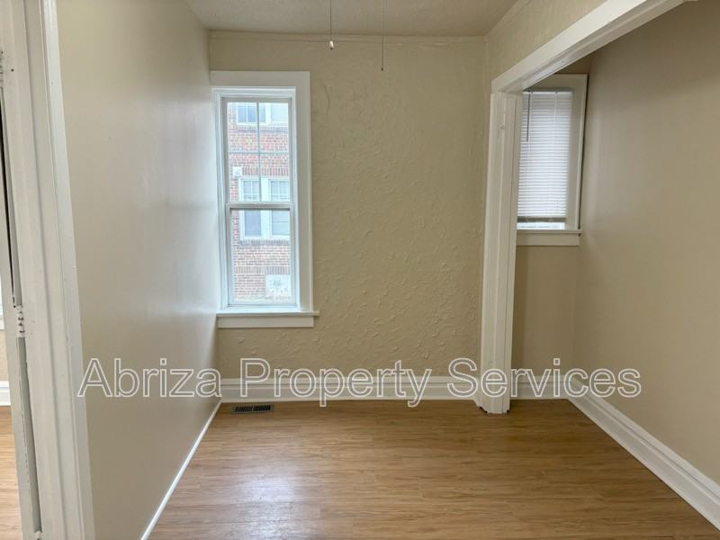 4215 Neosho St #101 - Photo 6 of 13