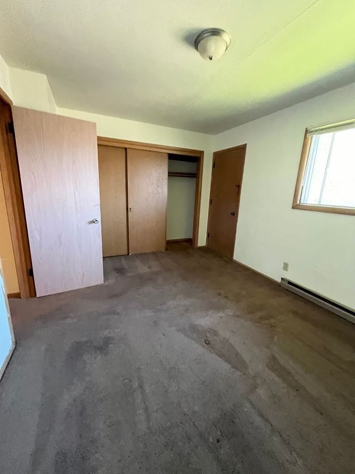 907 N Hawley Rd #1 - Photo 4 of 6