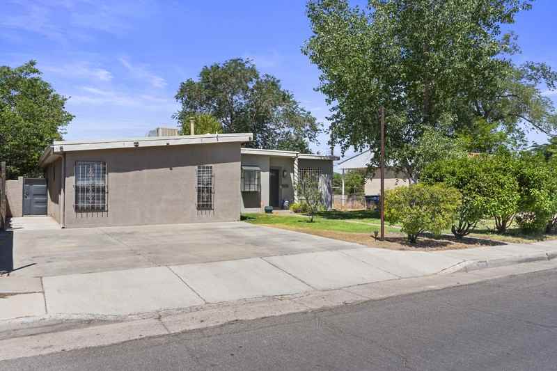 2635 Monroe St Ne #B - Photo 2 of 15