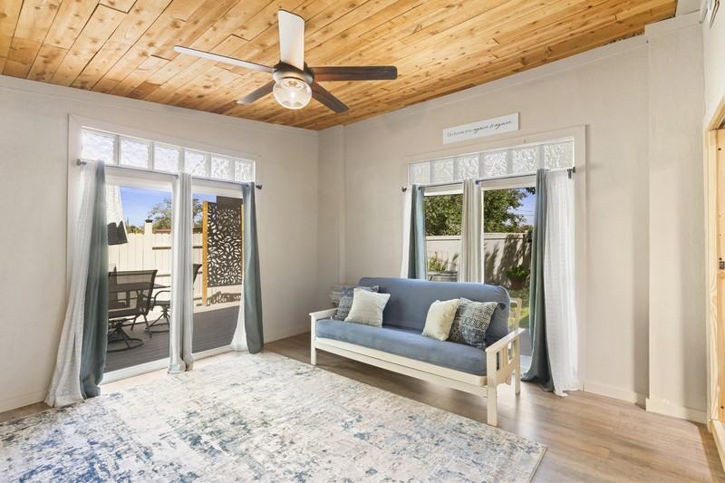 2635 Monroe St Ne #B - Photo 3 of 15