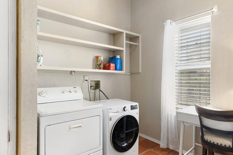 2635 Monroe St Ne #B - Photo 7 of 15