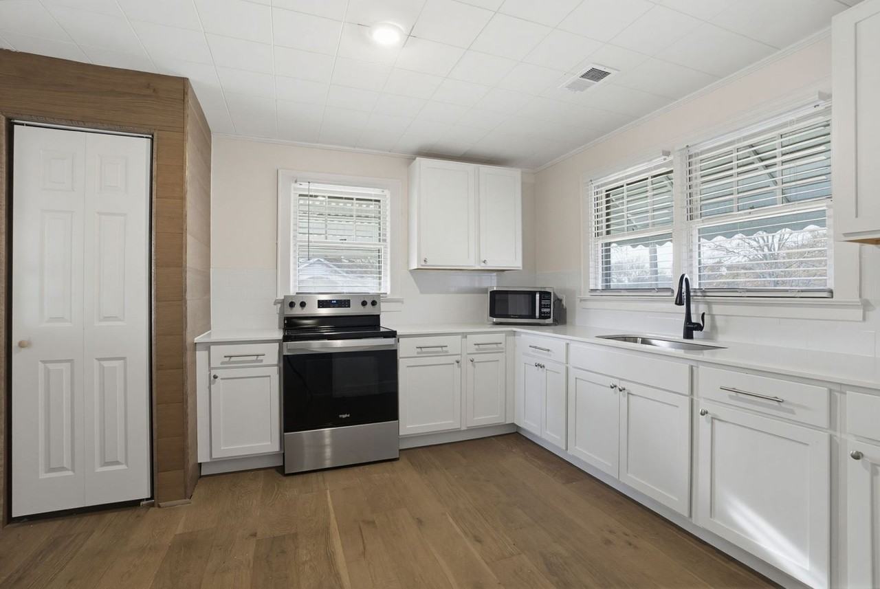 302 College St #302 - Photo 3 of 35