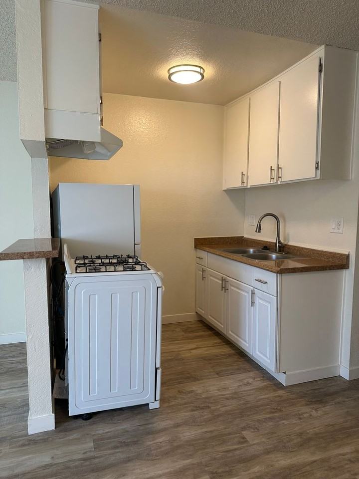 Calvert-11450 - Photo 3 of 5