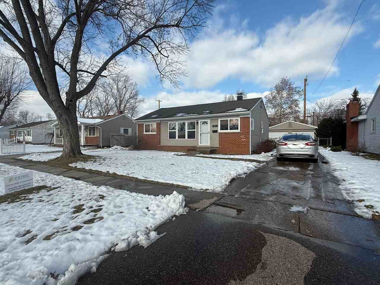 1361 Duncan Ave - Photo 3 of 18