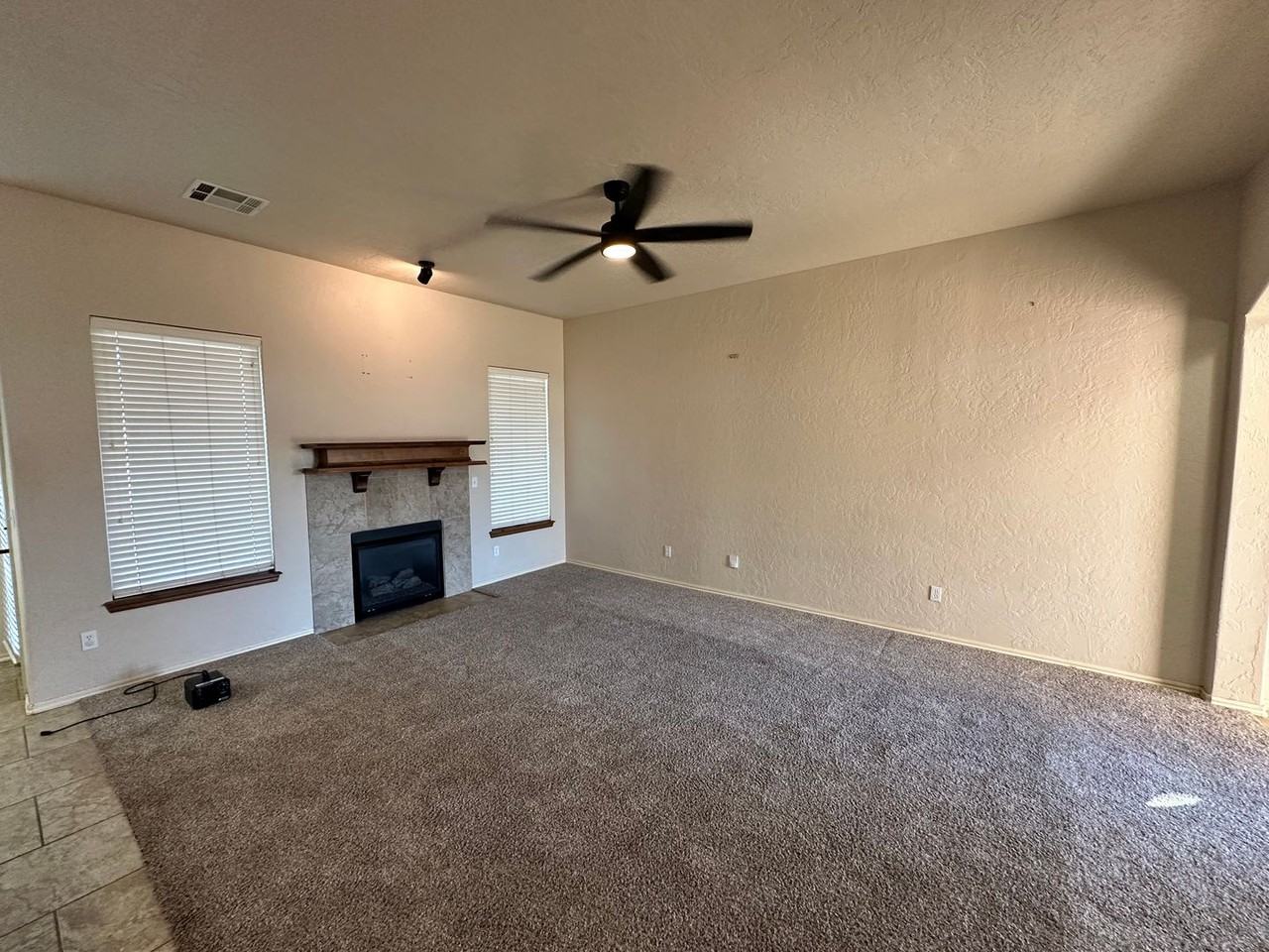 1909 Ne 32nd St - Photo 5 of 27