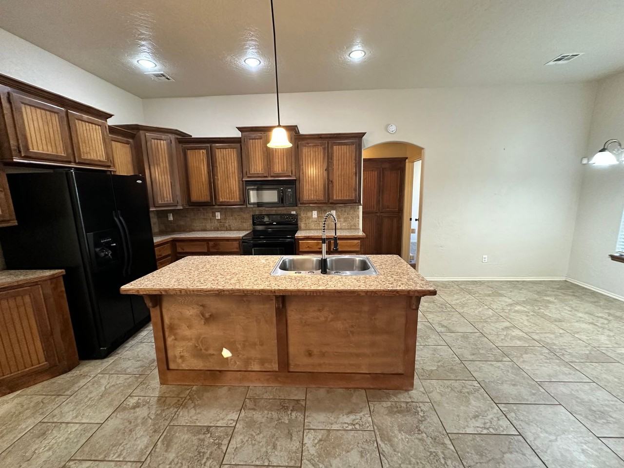 1909 Ne 32nd St - Photo 6 of 27