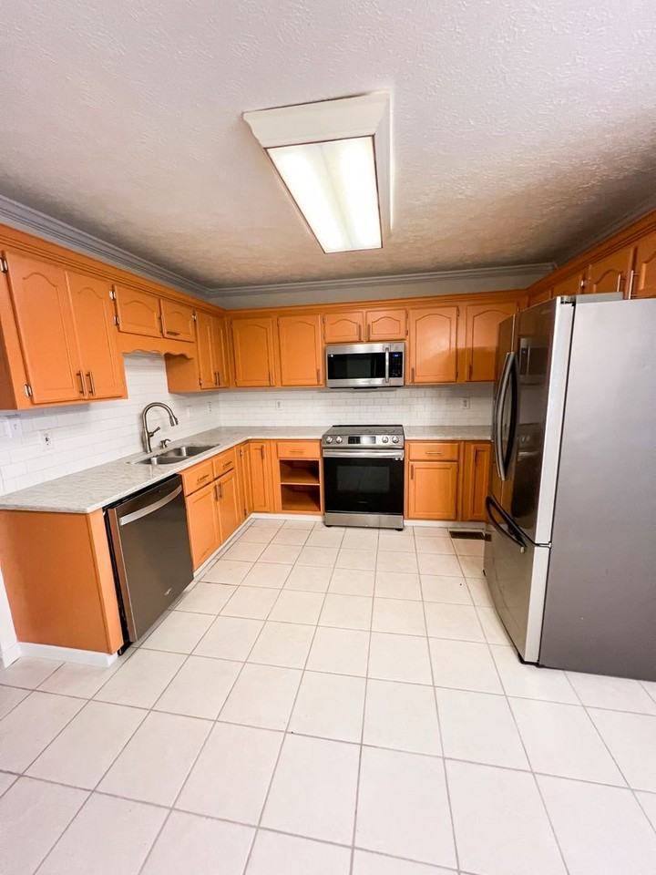 1769 Lakemont Dr S - Photo 4 of 14