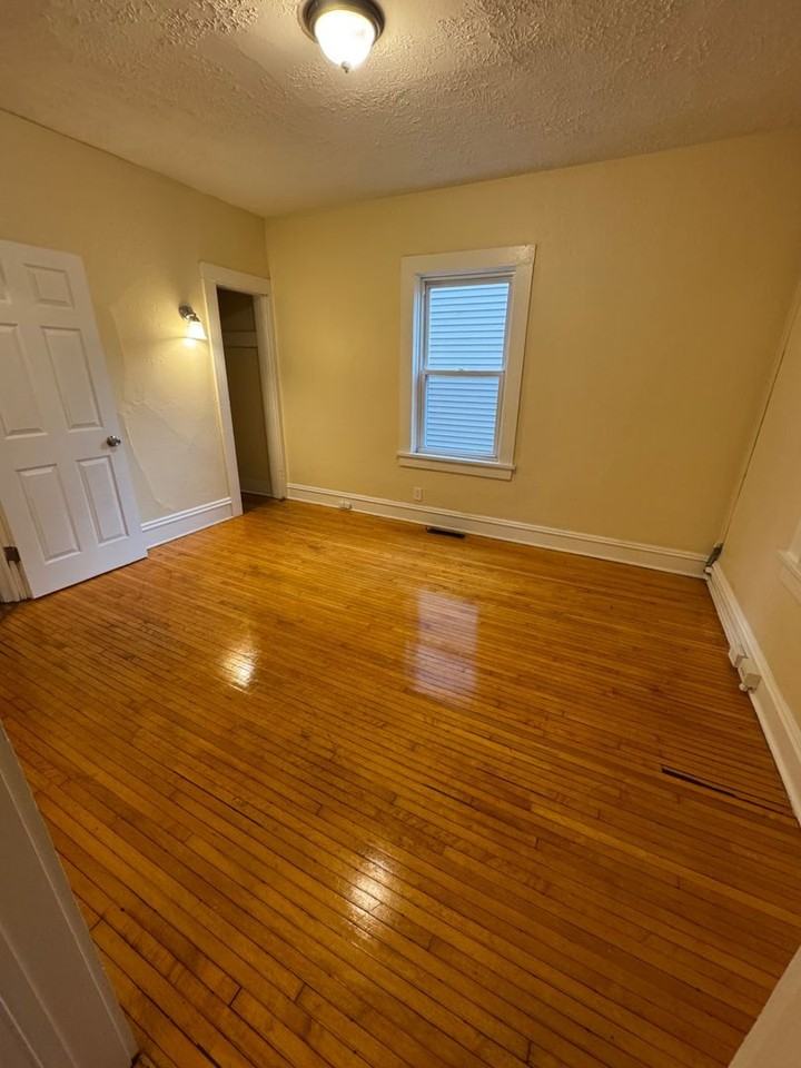 135 N Longwood St - Photo 3 of 19