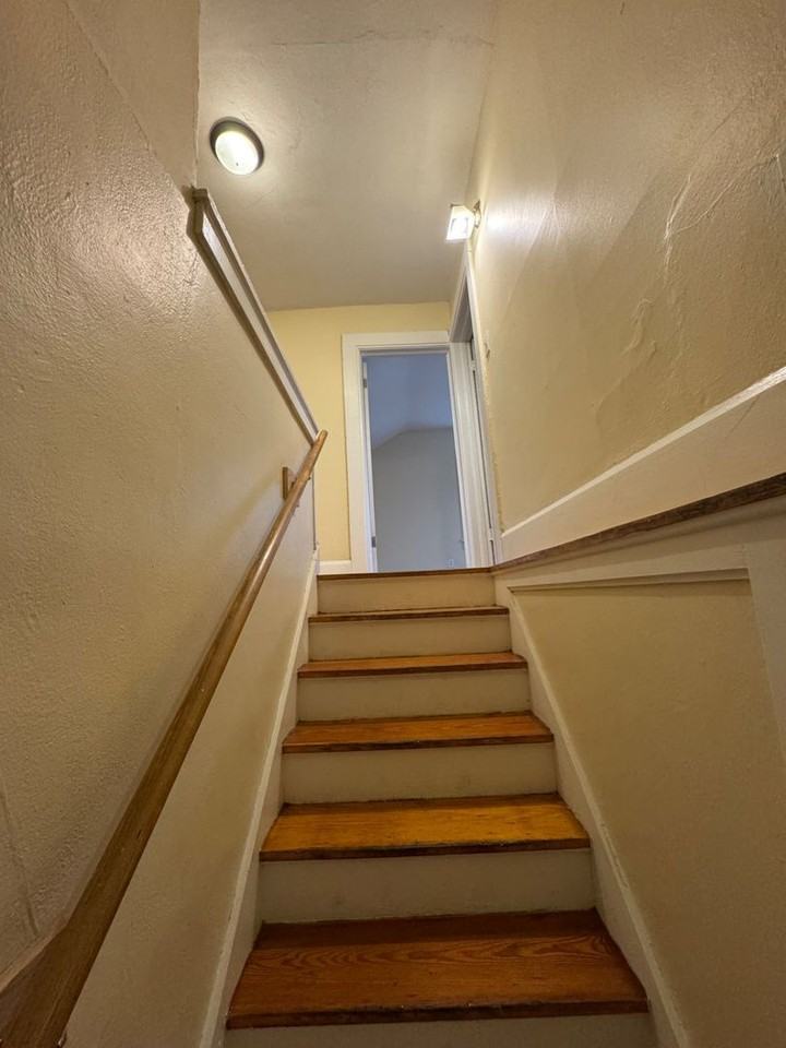 135 N Longwood St - Photo 6 of 19