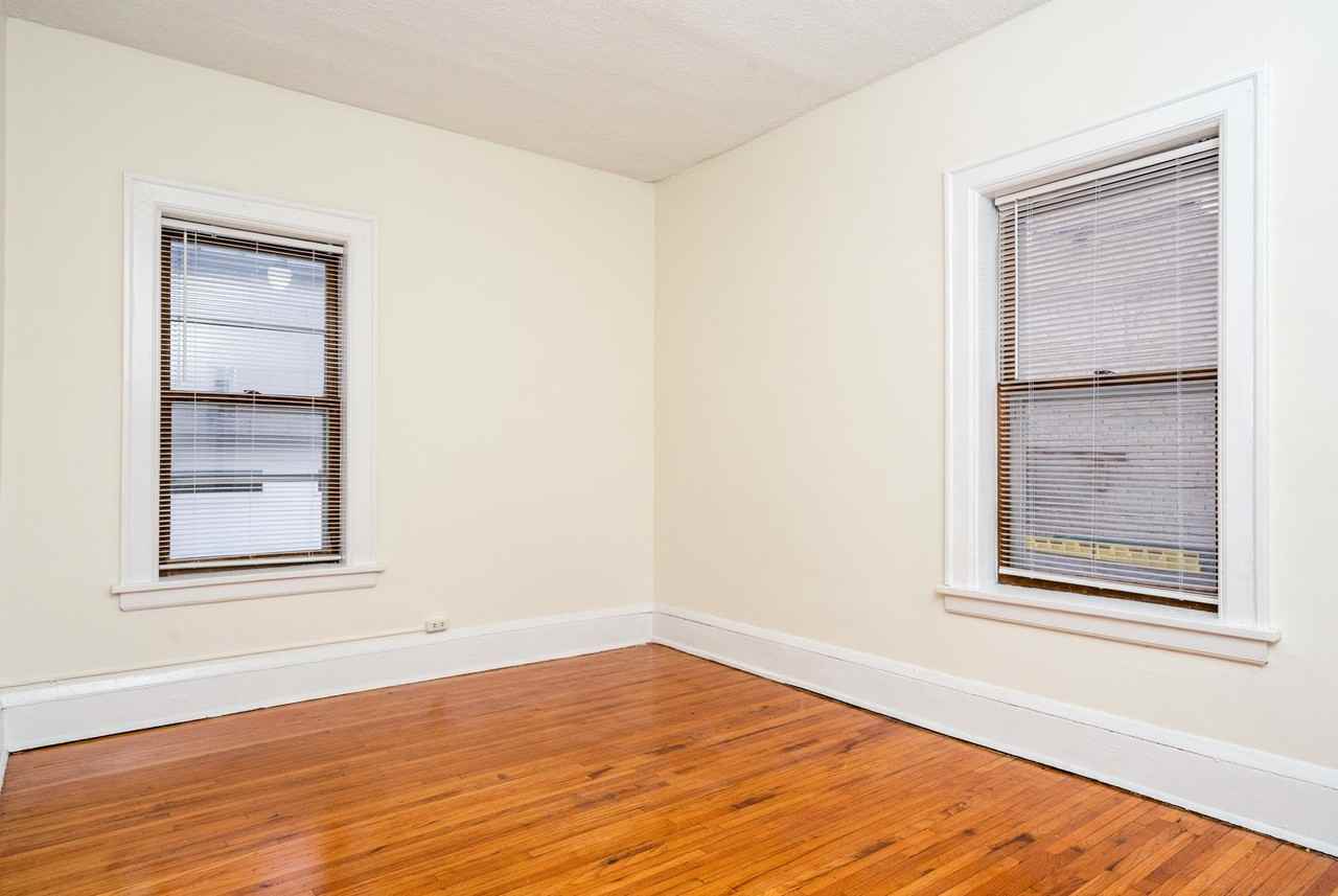 1619 Lagoon Ave - Photo 2 of 28