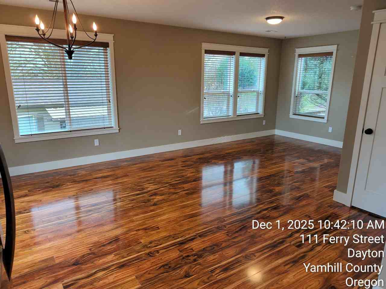 111 Ferry St - Photo 4 of 17