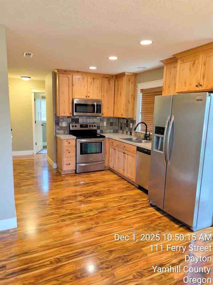 111 Ferry St - Photo 5 of 17