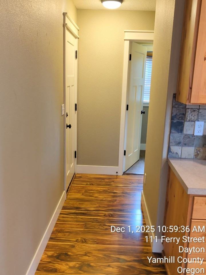 111 Ferry St - Photo 6 of 17