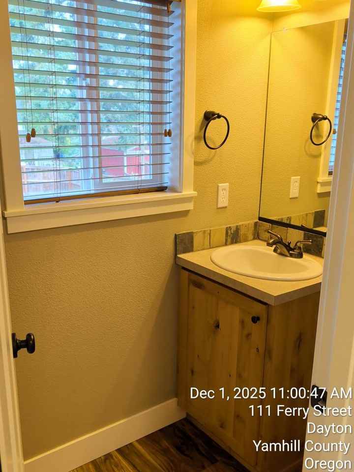 111 Ferry St - Photo 7 of 17