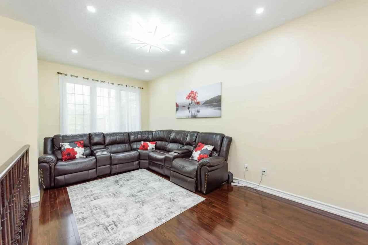 29 Softneedle Avenue - Photo 3 of 19