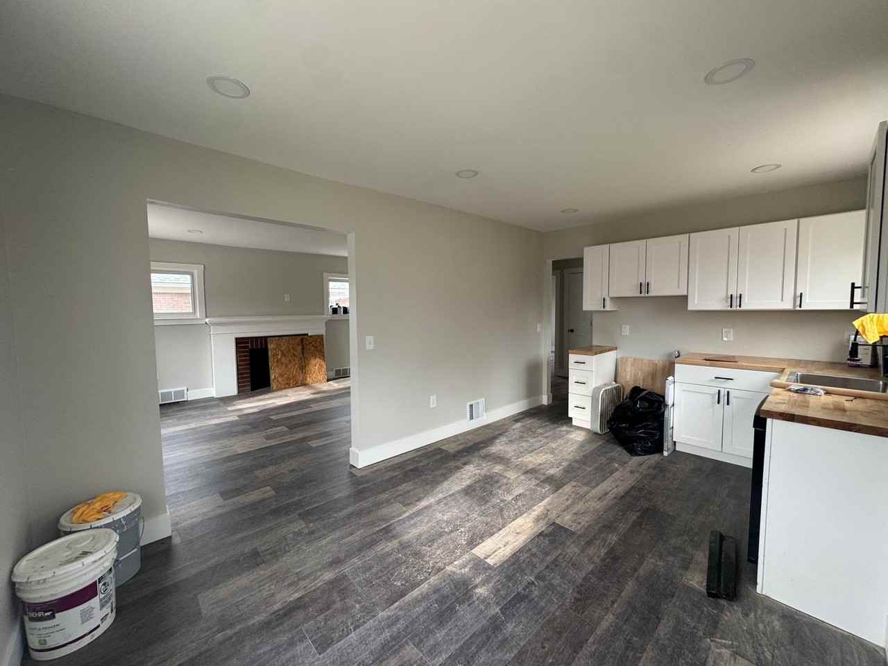 15221 Couzens Ave - Photo 5 of 14