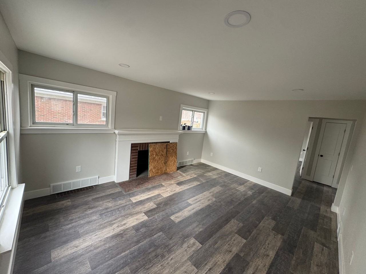 15221 Couzens Ave - Photo 2 of 14