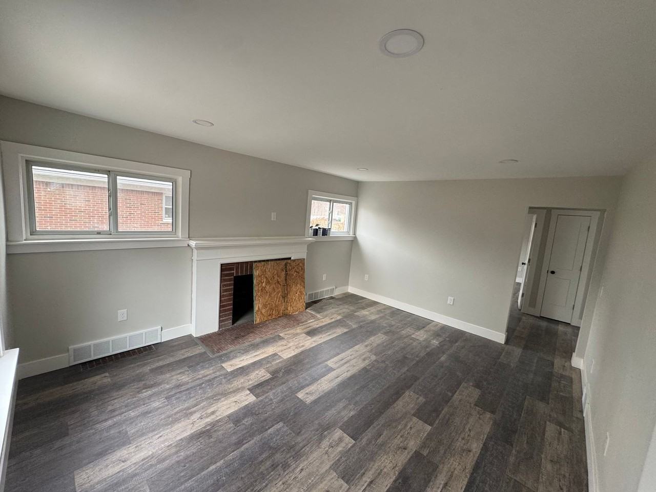 15221 Couzens Ave - Photo 3 of 14