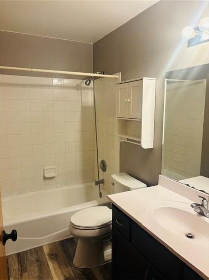 11139 Frankfort Pkwy Ne - Photo 3 of 9