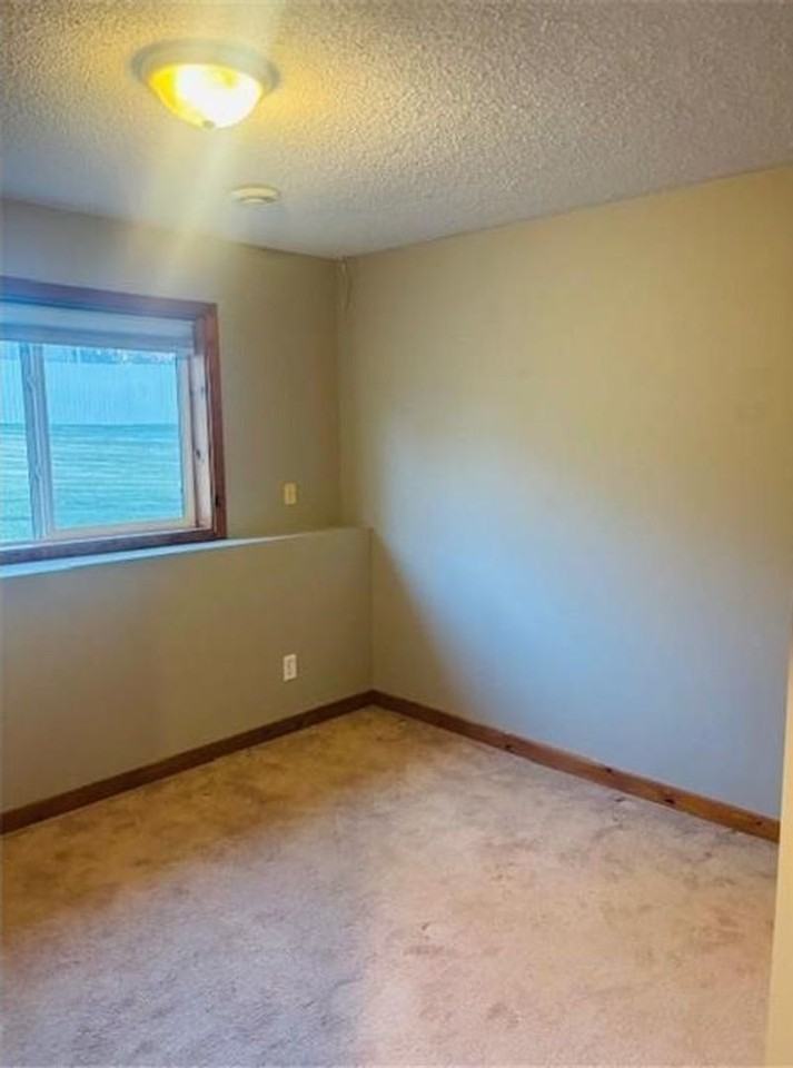 11139 Frankfort Pkwy Ne - Photo 4 of 9