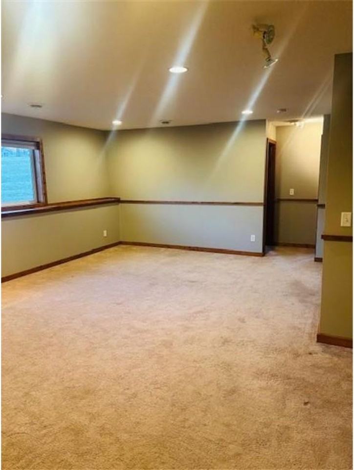 11139 Frankfort Pkwy Ne - Photo 5 of 9