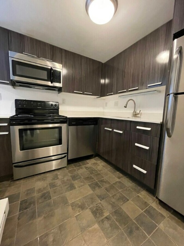 455 Centre St - Photo 2 of 24