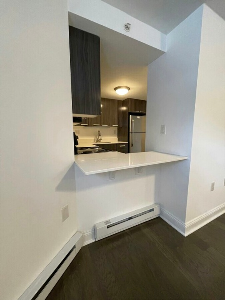 455 Centre St - Photo 4 of 24