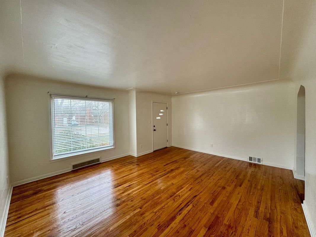 3734 Capitol Ave - Photo 3 of 19