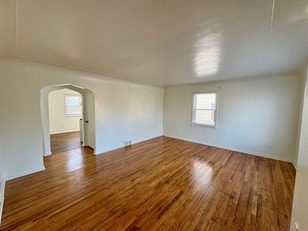 3734 Capitol Ave - Photo 4 of 19