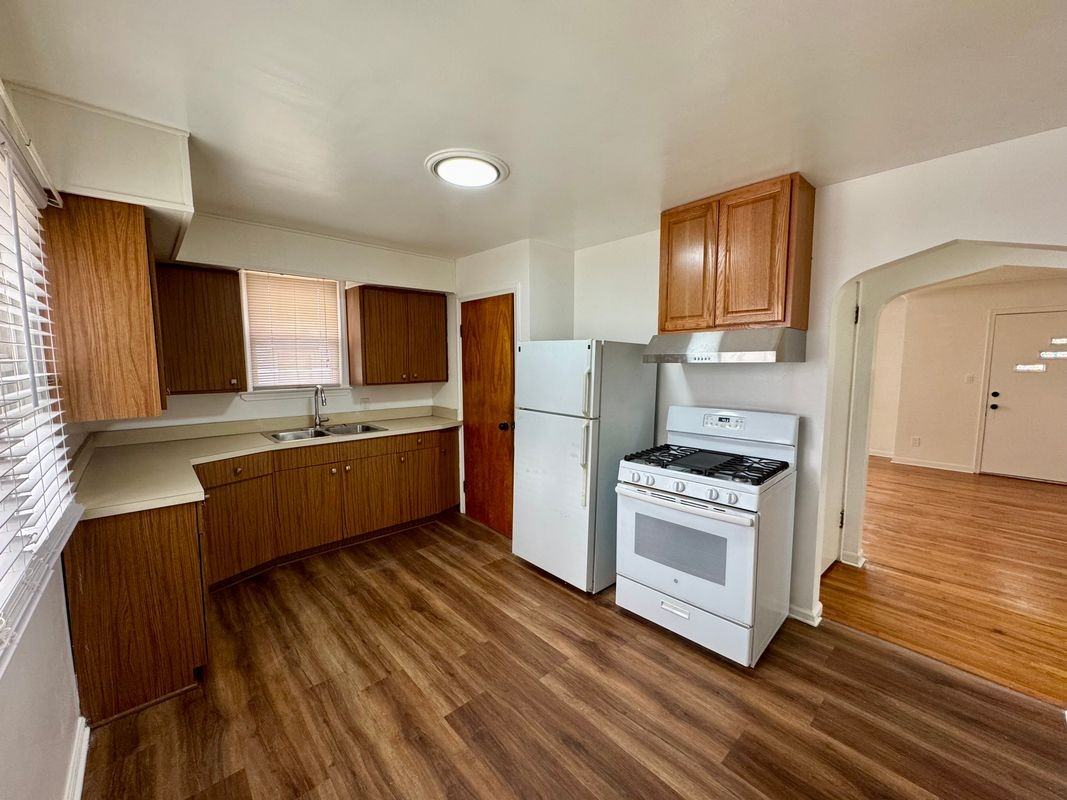 3734 Capitol Ave - Photo 5 of 19