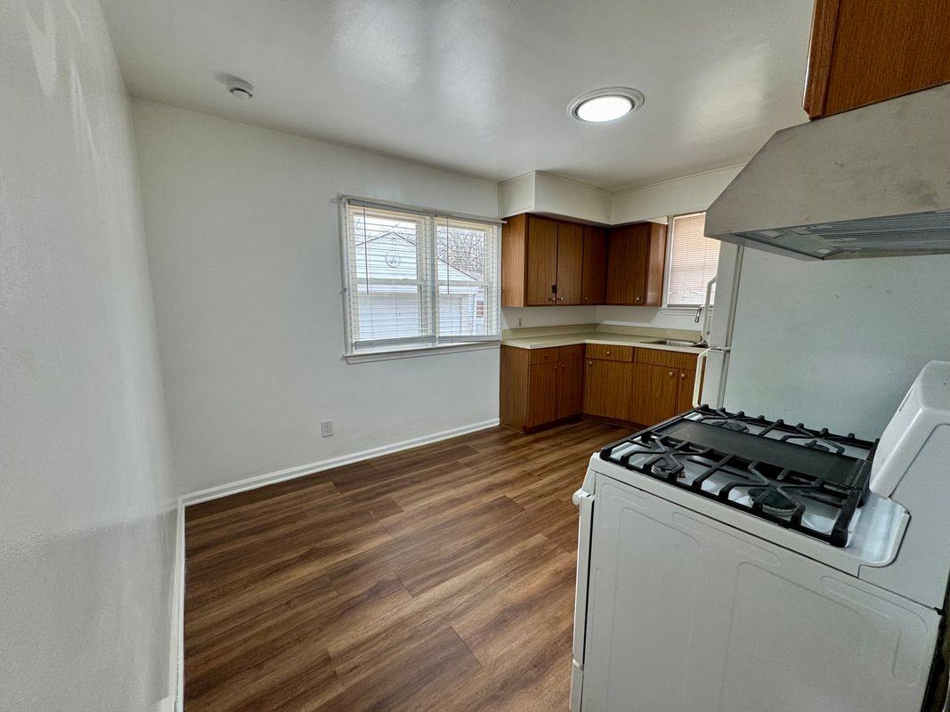 3734 Capitol Ave - Photo 6 of 19