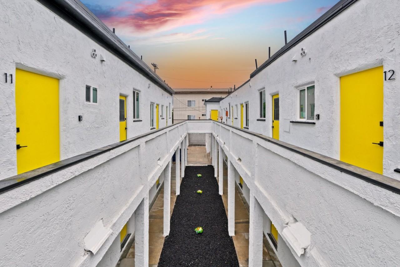 203 N Normandie Ave - Photo 4 of 10