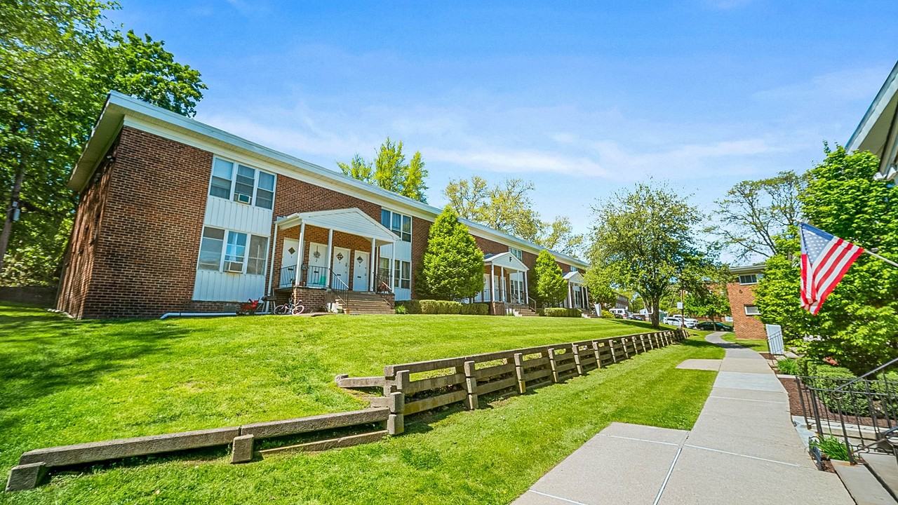 Beverly Gardens - Photo 4 of 11