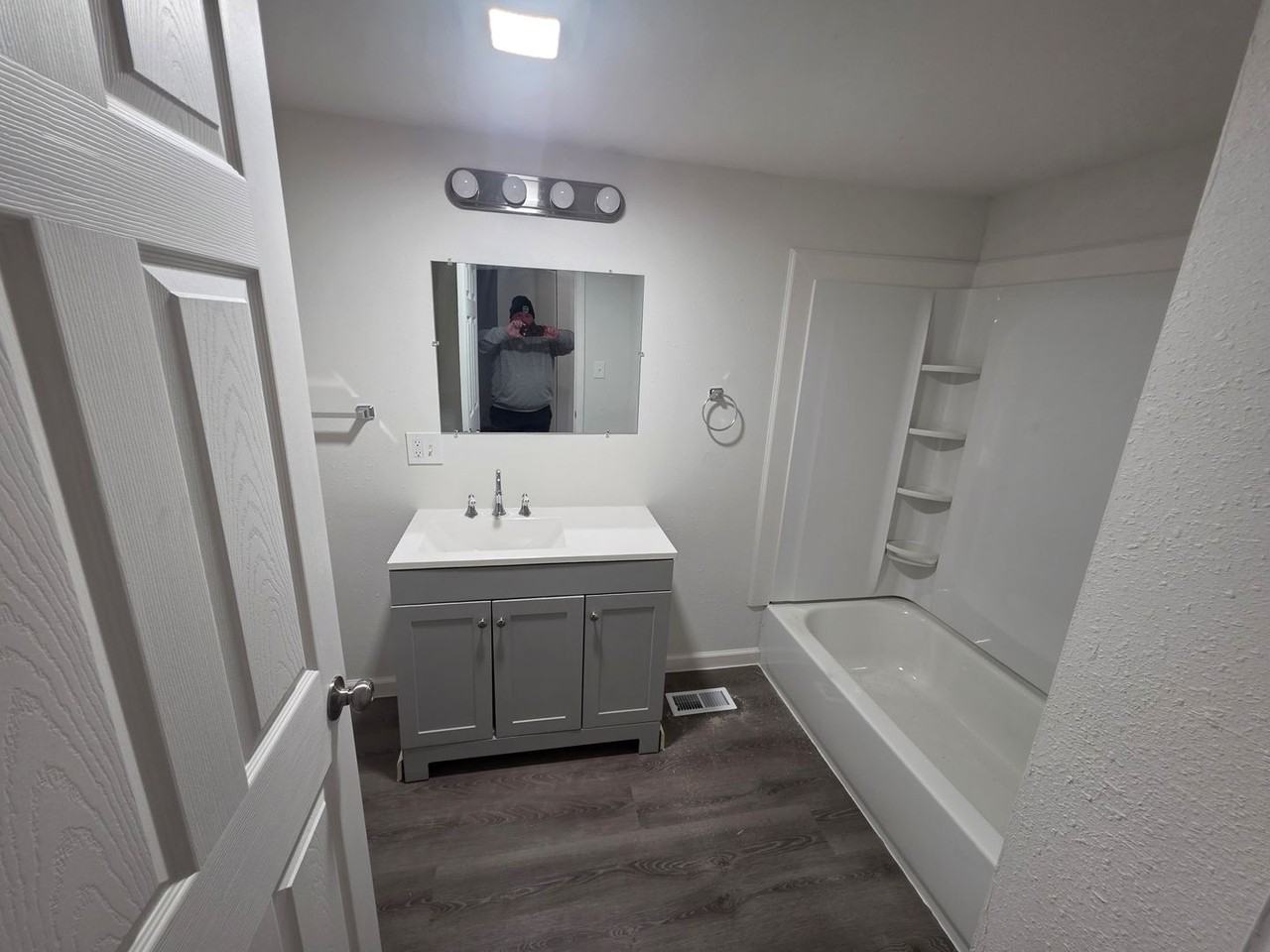 205 S Main St - Photo 4 of 8