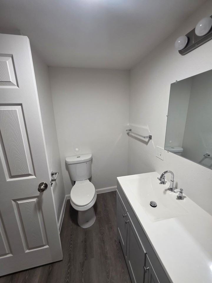 205 S Main St - Photo 5 of 8