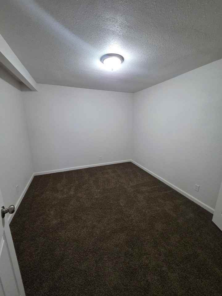 205 S Main St - Photo 6 of 8